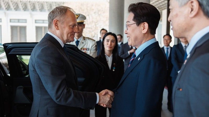 Podczas wizyty premiera Donalda Tuska w Korei Płd. poszerzono współpracę między Warszawą a Seulem. Obejmie ona również cyfryzację i sztuczną inteligencję.