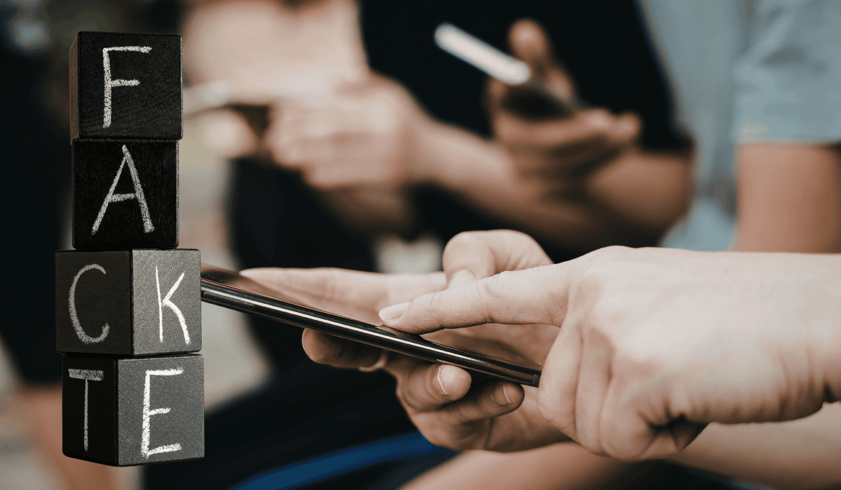 Atrybucja polityczna pomoże w walce z dezinformacją?