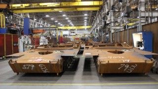 Kadłuby czołgów M1 w zakładach Joint Systems Manufacturing Center.