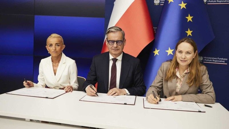 Podpisanie umowy między BGK a MFiPR