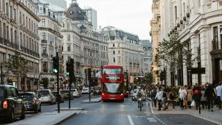 Od cyberataku Qilin na brytyjski Synnovis minęły dwa lata. Londyński NHS deklaruje, że przywrócono sprawność systemów, jednak co najmniej jedna placówka wciąż działa bez systemów.