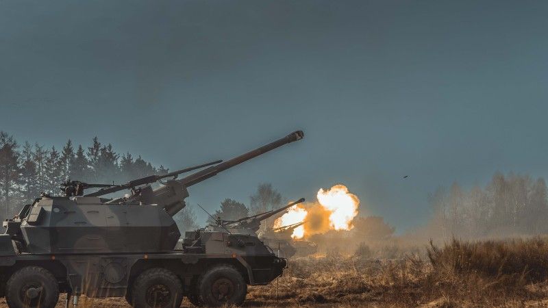 Strzelania haubic samobieżnych DANA wz. 77 z choszczeńskiego dywizjonu artylerii samobieżnej (12. Brygada Zmechanizowana) podczas ćwiczeń Celny Ryś-26.