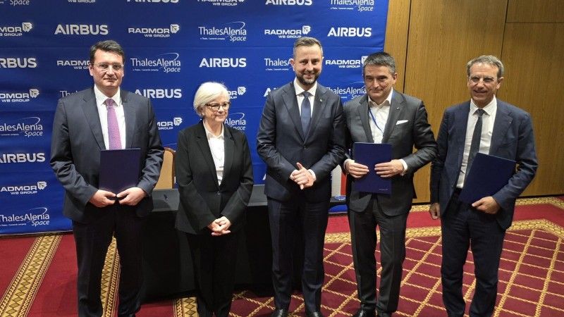Grupa WB, RADMOR, Thales Alenia Space, Airbus, Polska, Francja, porozumienie, satelita telekomunikacyjny, kosmos, technologie