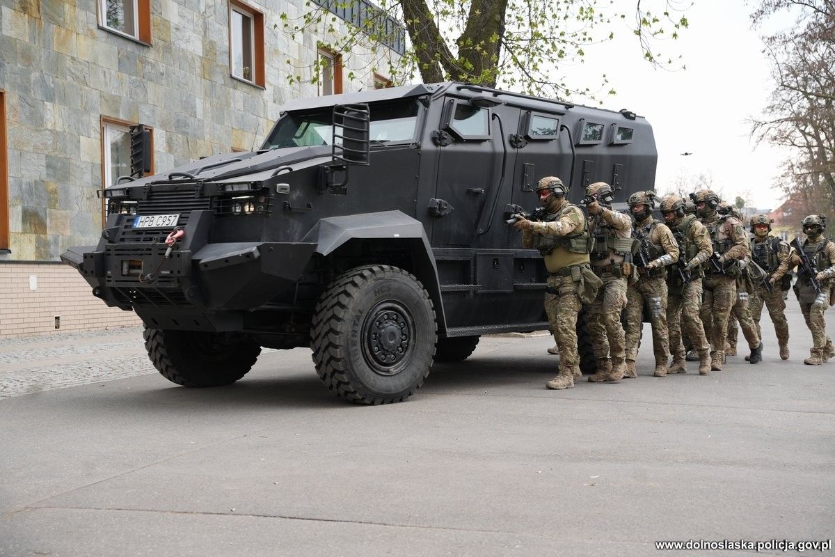 „Kryzys-26” we Wrocławiu. Służby ćwiczyły odbicie zakładników