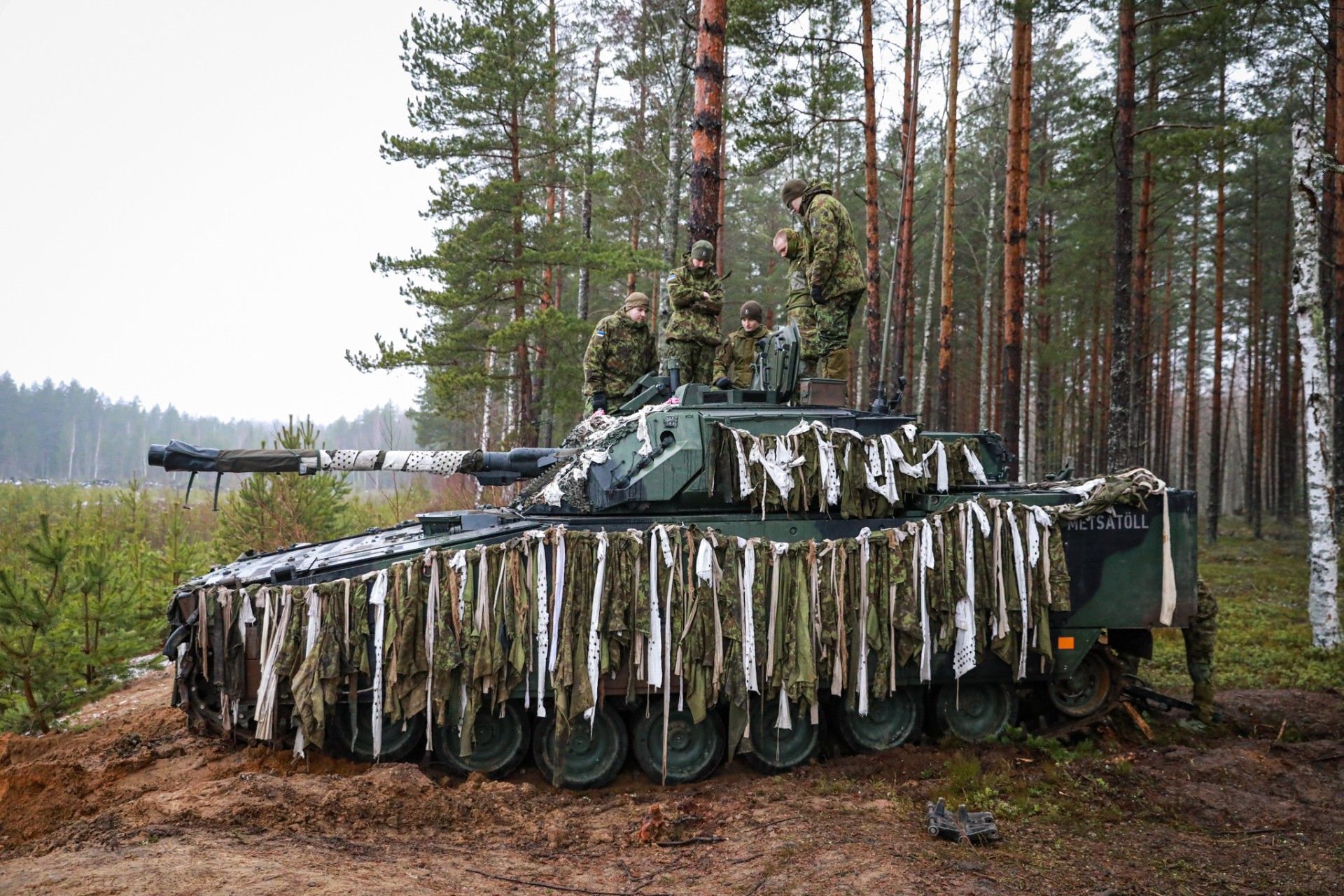 From disinformation to espionage – Russia’s hybrid actions against Poland