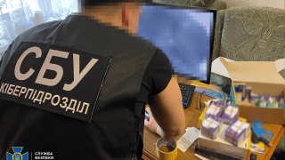 Ukraińskie służby zatrzymały mężczyznę kierującego siecią tysięcy fałszywych kont sprzedawanych rosyjskim strukturom do manipulacji i destabilizacji kraju