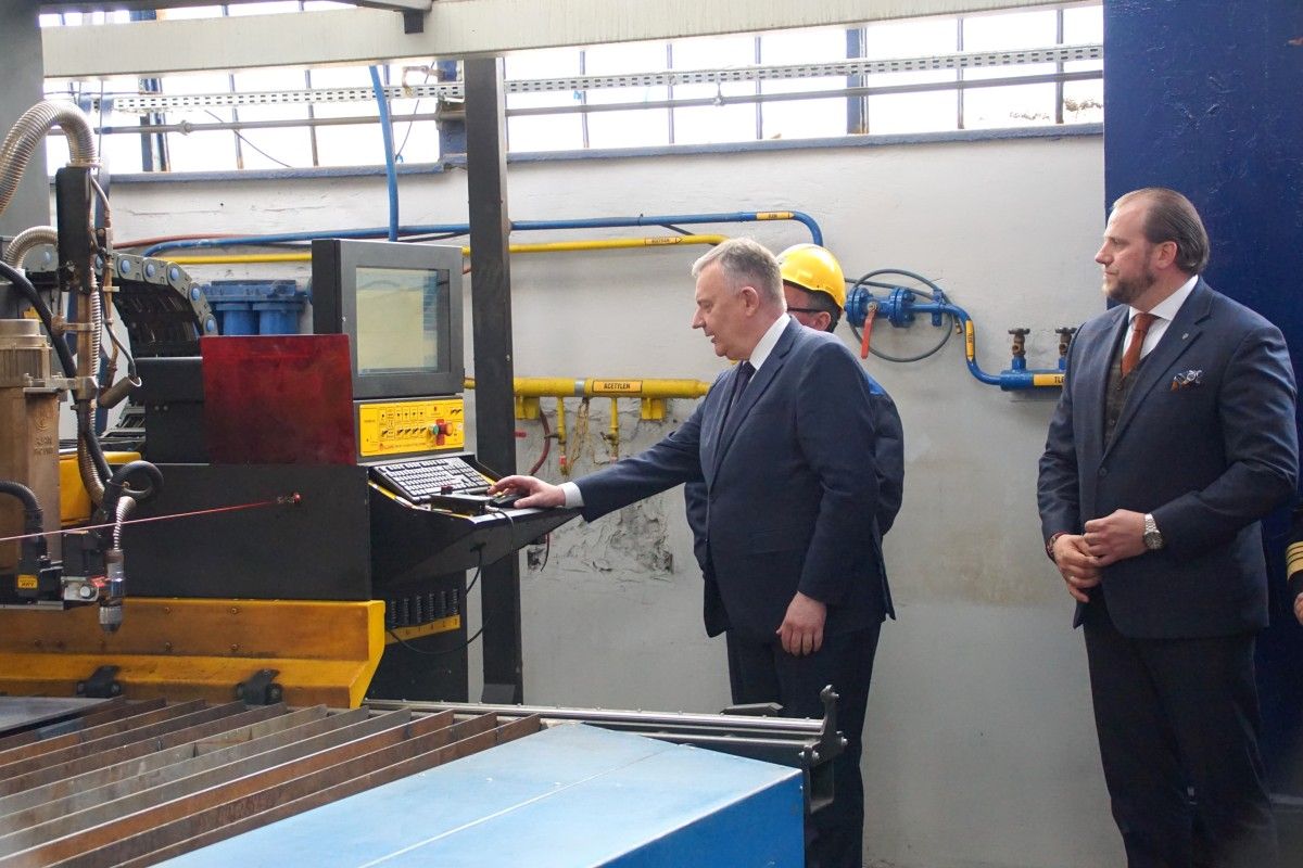 Budowa Huragana rusza. Pierwsza blacha pocięta [FOTO]