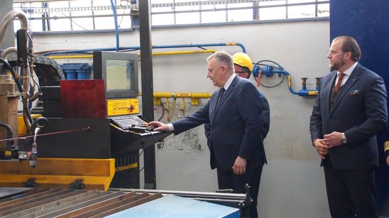 Wiceminister obrony narodowej Paweł Bejda uruchomił proces palenia pierwszej blachy pod fregatę Huragan.