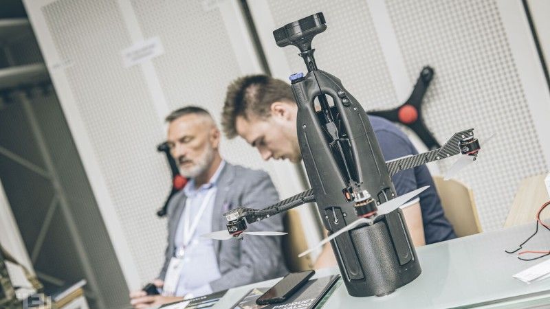 Dron przechwytujący