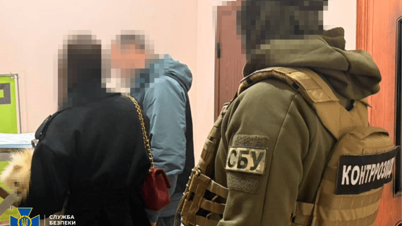 "Jak wykazało śledztwo, przestępcy stosowali dwa schematy wyłudzeń pieniędzy, w zależności od wieku i możliwości finansowych potencjalnej ofiary." - czytamy w komunikacie SBU