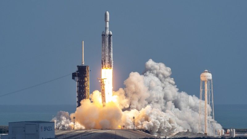SpaceX, Falcon Heavy, ViaSat, satelity, USA, Elon Musk, Siły Kosmiczne