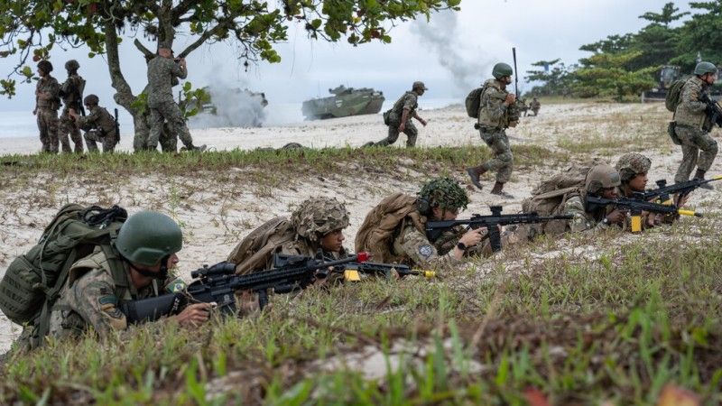 From 22 to 29 April, the Jeanne d’Arc group conducted military exercices with the Brazilian Navy during Exercise MARAMBAÏA 26 : anti-submarine warfare (ASW), amphibious operations, and air operations.