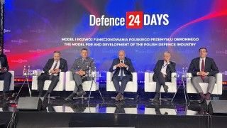 Uczestnicy panelu "Model i rozwój funkcjonowania polskiego przemysłu obronnego na Defence24 Days