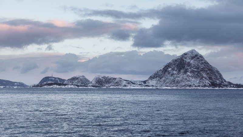 Wyspa Godoya nad Morzem Norweskim.