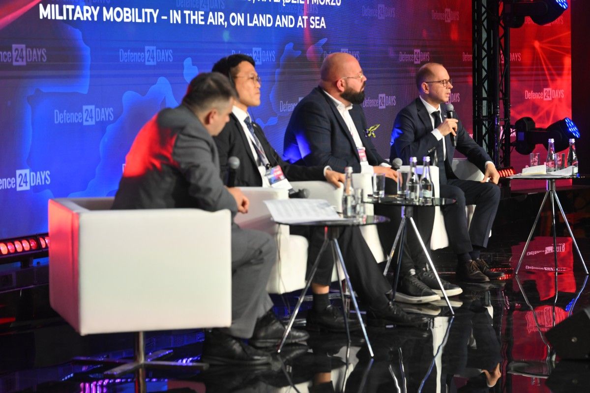 EU accelerates work on military mobility