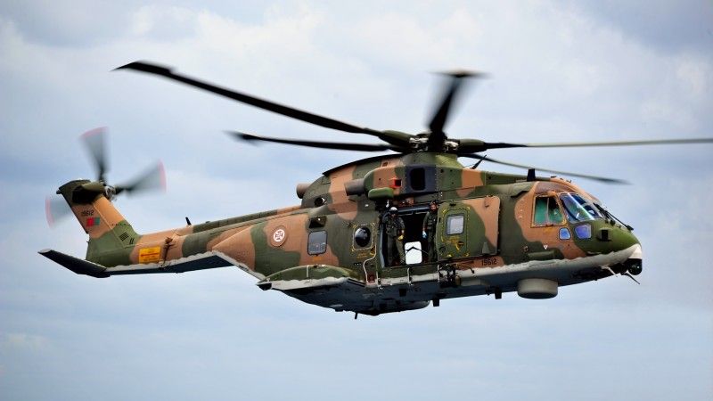Śmigłowiec ratowniczy AgustaWestland EH101 należący do Portugalskich Sił Powietrznych.