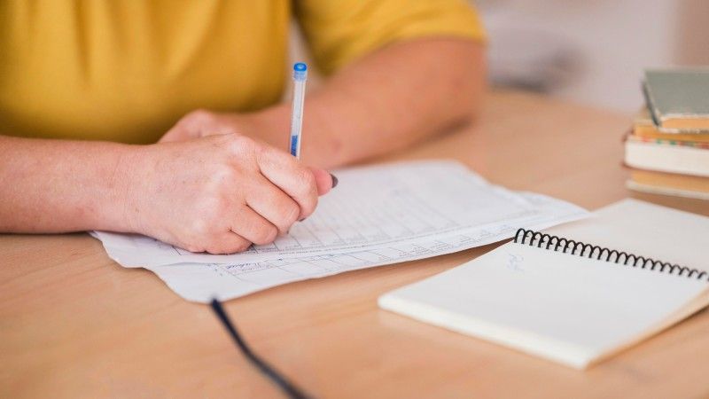 W sieci pojawiło się nagranie obrazujące uzyskanie dostępu do zasobów informatycznych OKE. Co o tym mówi Komisja?
