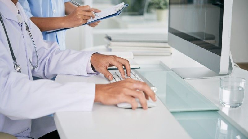 Polska klinika medyczna poinformowała o włamaniu na serwer mailowy dostawcy poczty. Osoby nieuprawnione mogły zapoznać się z treścią wiadomości