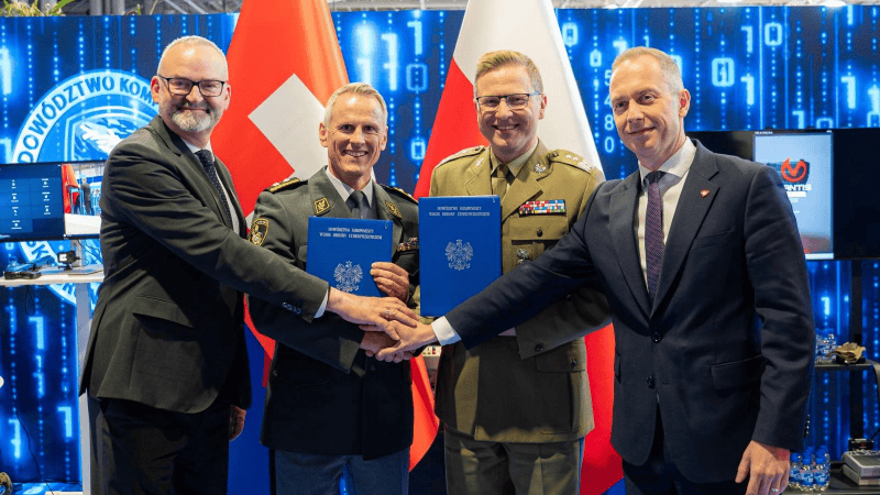 Dowództwo Komponentu Wojsk Obrony Cyberprzestrzeni i Cyber Command of Switzerland podpisali porozumienie o współpracy, wzmacniając współdziałanie w obszarze cyberbezpieczeństwa