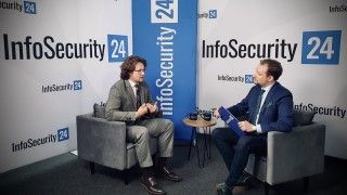 dr Michał Sopiński w trakcie rozmowy w studiu InfoSecurity24.pl