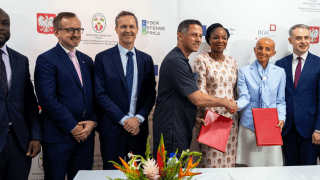 "Unia Europejska z dumą wspiera to polsko‑togijskie partnerstwo w dziedzinie cyberbezpieczeństwa." - Gwilym Ceri Jones, ambasador UE w Togo
