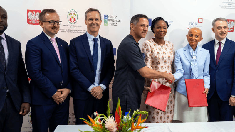 "Unia Europejska z dumą wspiera to polsko‑togijskie partnerstwo w dziedzinie cyberbezpieczeństwa." - Gwilym Ceri Jones, ambasador UE w Togo