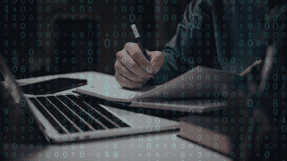 Wielu pracowników małych i średnich przedsiębiorstw nie posiada kompetencji związanych z cyberbezpieczeństwem. NASK oraz PARP przygotowały zalecenia mające pomóc z tym problemem.