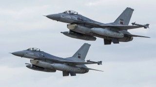 Para portugalskich F-16