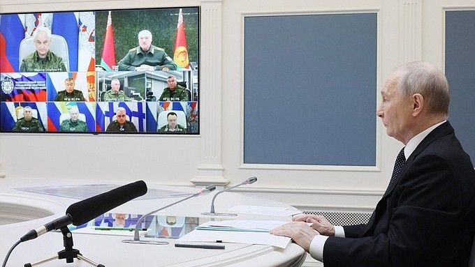 Prezydent Rosji Władimir Putin i prezydent Białorusi Aleksander Łukaszenka po raz pierwszy wspólnie poprowadzili ćwiczenia atomowe obu państw.