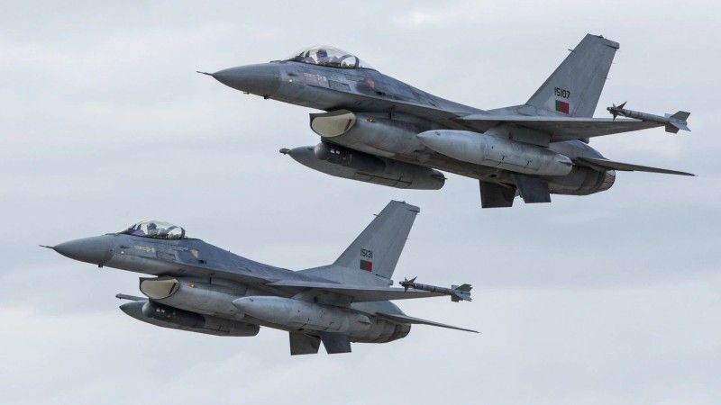 Para portugalskich F-16