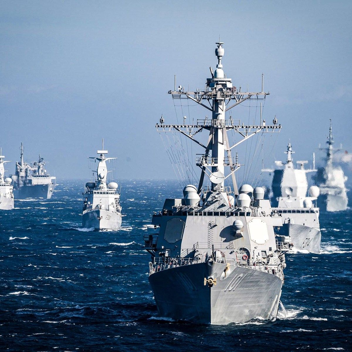 Обзор СМИ за среду; Изменения в США и НАТО; Полмиллиона человек в военной форме