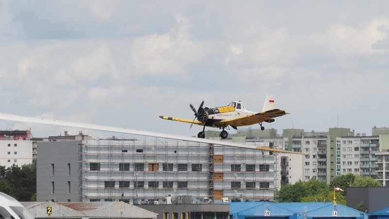PZL M18B Dromader nad lotniskiem Bemowo Balice