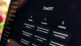 Cyberprzestępcy podszywają się pod ChataGPT w wyszukiwarce Google. Wykorzystując udostępnioną stronę chatbota, nakłaniają internautów do pobrania szkodliwego oprogramowania.