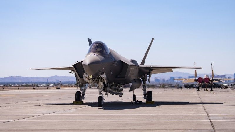 F-35 z B-61