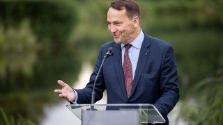 Z perspektywy Kremla wojna hybrydowa to wojna z całym Zachodem, wymierzona w nasze sojusze i mająca zniszczyć podstawy sukcesu nie tylko Polski, ale całego naszego regionu.
