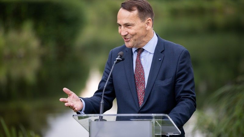 Z perspektywy Kremla wojna hybrydowa to wojna z całym Zachodem, wymierzona w nasze sojusze i mająca zniszczyć podstawy sukcesu nie tylko Polski, ale całego naszego regionu.