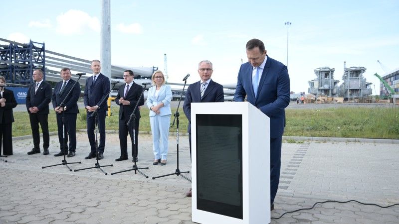 Podpisanie listu intencyjnego w terminalu w Świnoujściu.