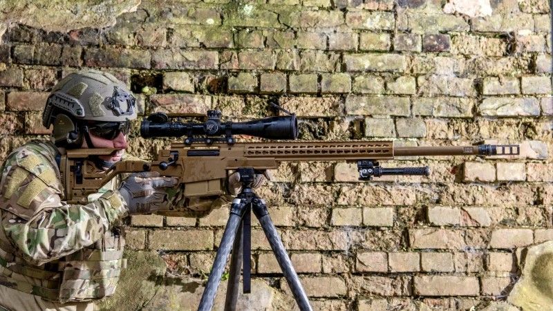 Wielokalibrowy powtarzalny karabin wyborowy Accuracy International AXSR, FN Browning