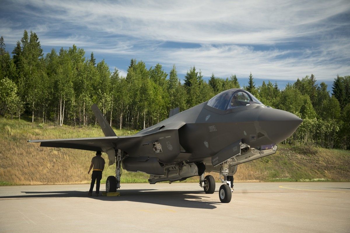 200 самолётов и десятки баз. НАТО защищает небо над Европой