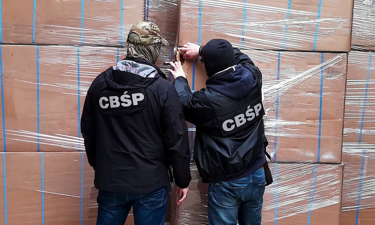 Służby rozbiły międzynarodowy gang przemytników papierosów