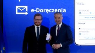e-Doręczenia pojawią się w mObywatelu. Wicepremier Krzysztof Gawkowski oraz wiceminister Dariusz Standerski zadeklarowali, że nowa funkcja będzie dostępna dla wszystkich do końca czerwca.