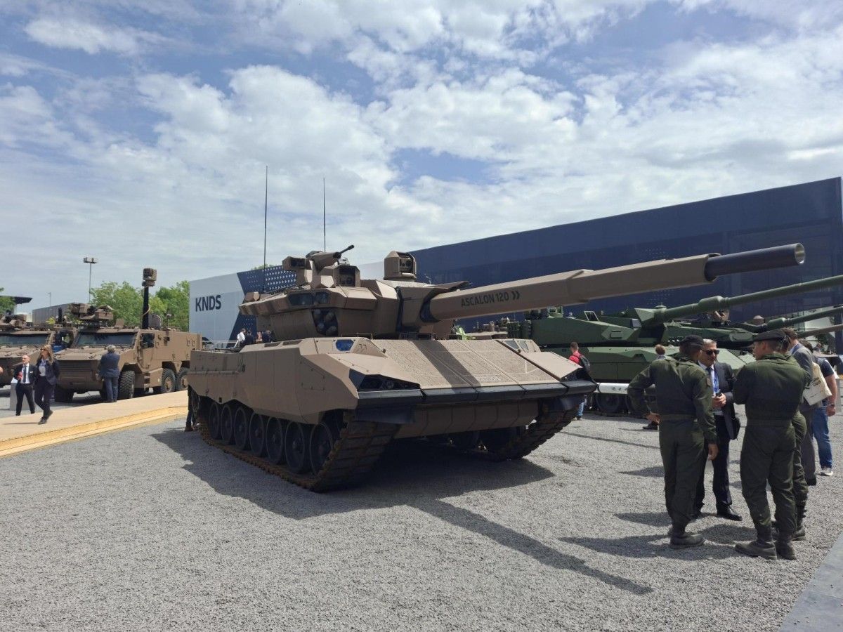 Jedna armata, dwa kalibry. ASCALON 140 mm zaliczyła strzelanie w ruchu
