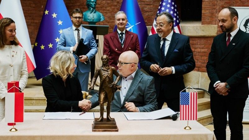 Cooperation between PONAR Wadowice and Moog Inc