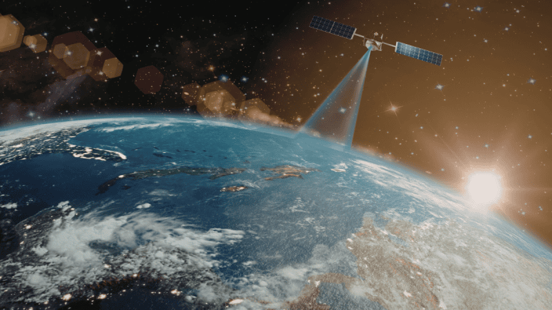 Od 2020 roku na terenie Europy i Ameryki Północnej jednocześnie odnotowywane są kilkusekundowe zakłócenia sygnału GPS. Ustalenia badaczy wskazują, że sprawcą jest rosyjski satelita.