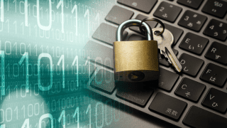 W najnowszym raporcie dotyczącym krajobrazu cyberzagrożeń, CSIRT KNF zwraca uwagę na ewolucję podejścia aktorów zagrożeń. Ataki nie opierają się już na jednej metodzie.