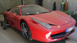 Policjanci zabezpieczyli należące do oszusta Ferrari 458