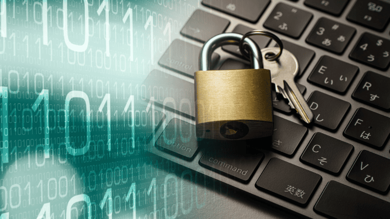 W najnowszym raporcie dotyczącym krajobrazu cyberzagrożeń, CSIRT KNF zwraca uwagę na ewolucję podejścia aktorów zagrożeń. Ataki nie opierają się już na jednej metodzie.