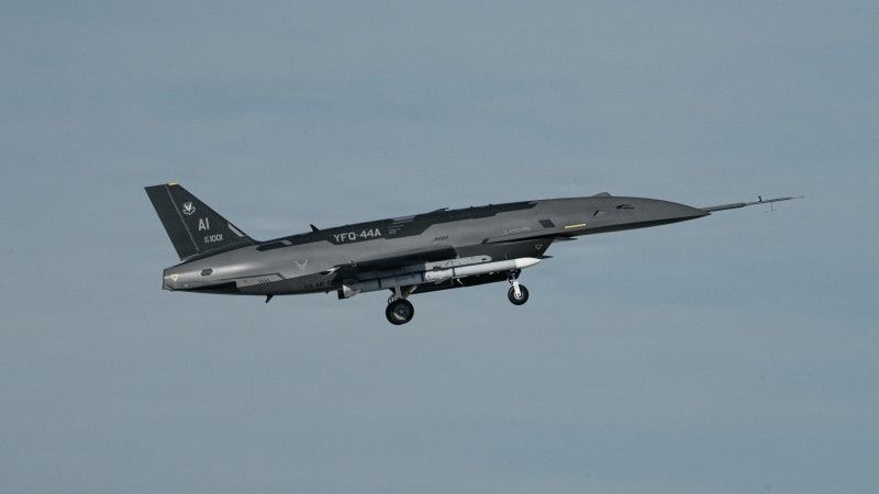 Samolot YFQ-44A opracowany w ramach programu CCA