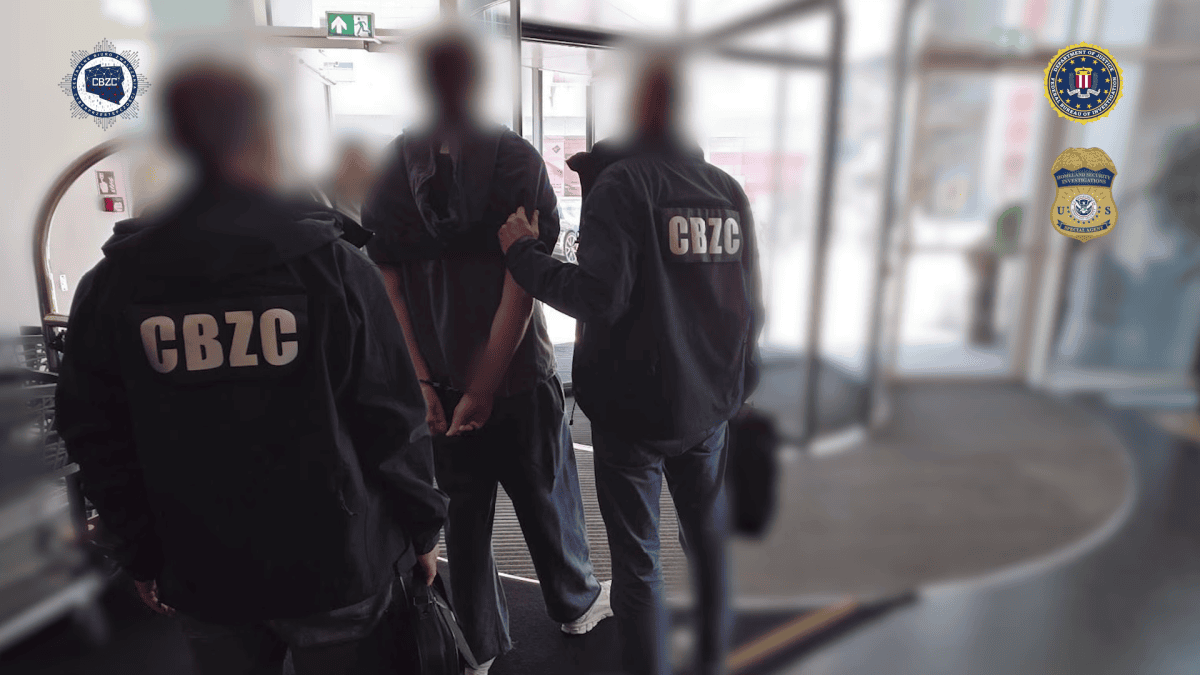 Włamywali się na konta i kradli miliony. Liderzy grupy zatrzymani w akcji CBZC i FBI