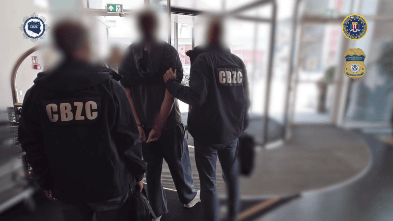Grupa cyberprzestępców klonowała numery telefonów i włamywała się na konta na giełdach kryptowalutowych, kradnąc miliony złotych. Wszystkich zatrzymało CBZC.